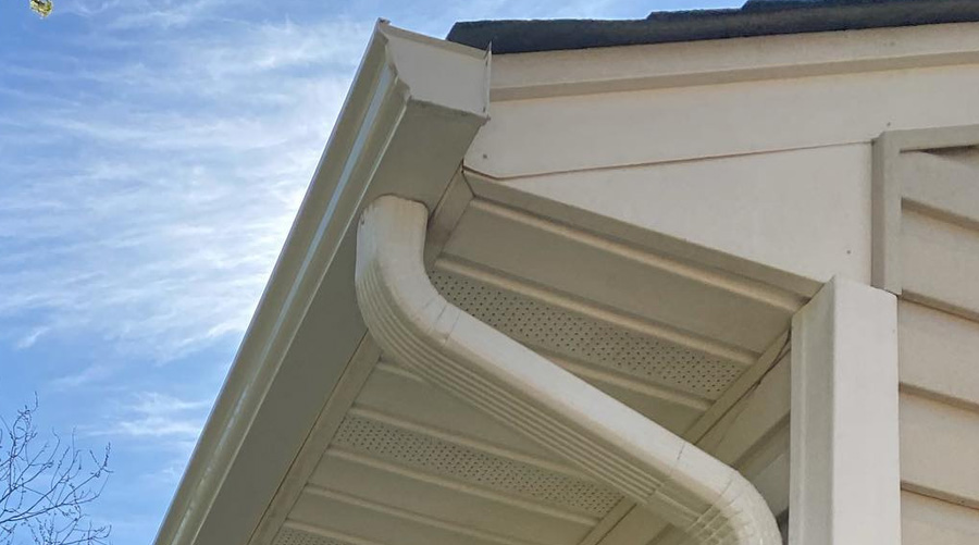 DIY vs. Professional Gutter Cleaning